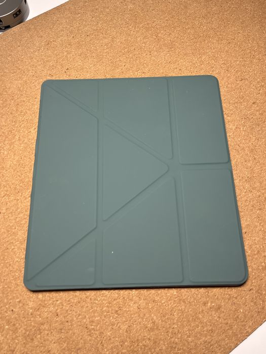 Kindle scribe 1st edition 10.2" Paper White Display at 300 ppi