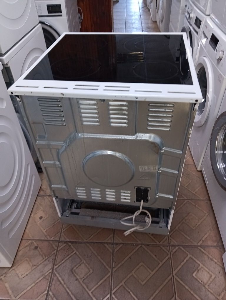 Свободно стояща печка с керамичен плот Gorenje 2 години гаранция!