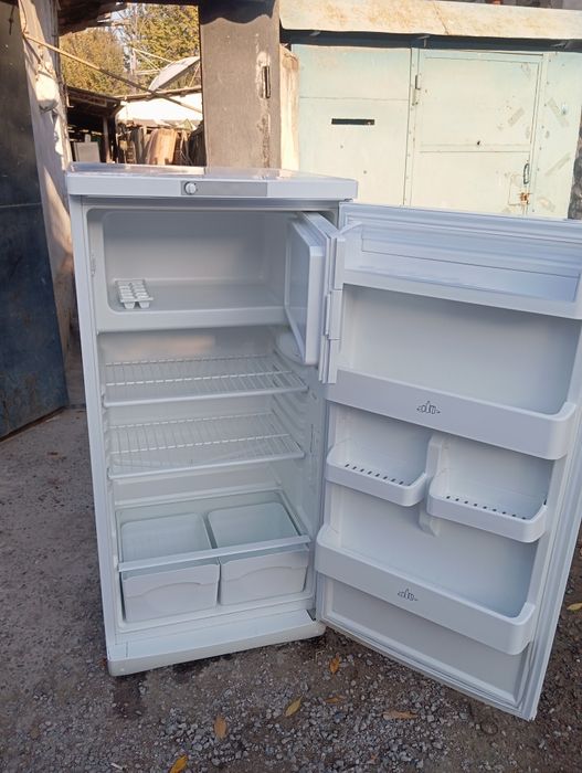 Срочно продаю холодильник indesit в идеальном состоянии всё заводской