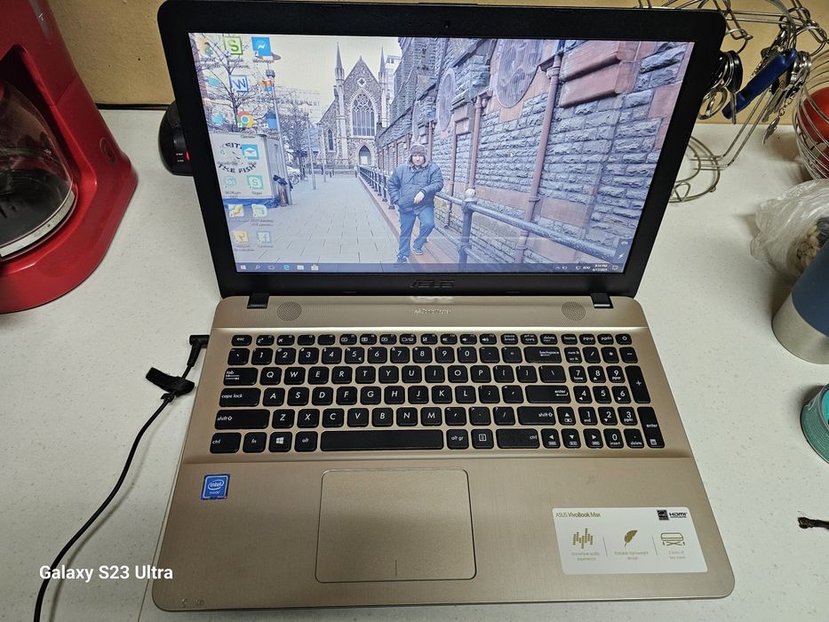 Vând Leptop Asus , Nou