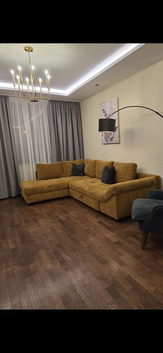 Златен полилей с крушки