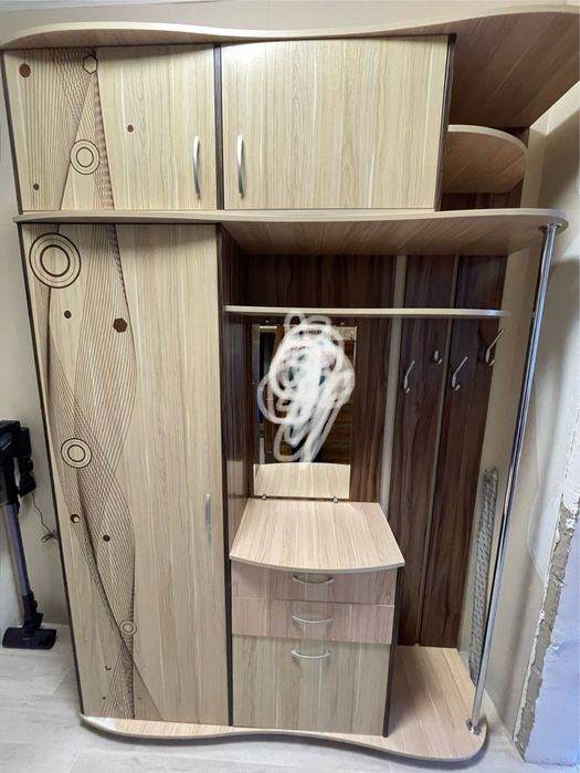 Прихожая мебель б/у в нормальном состоянии