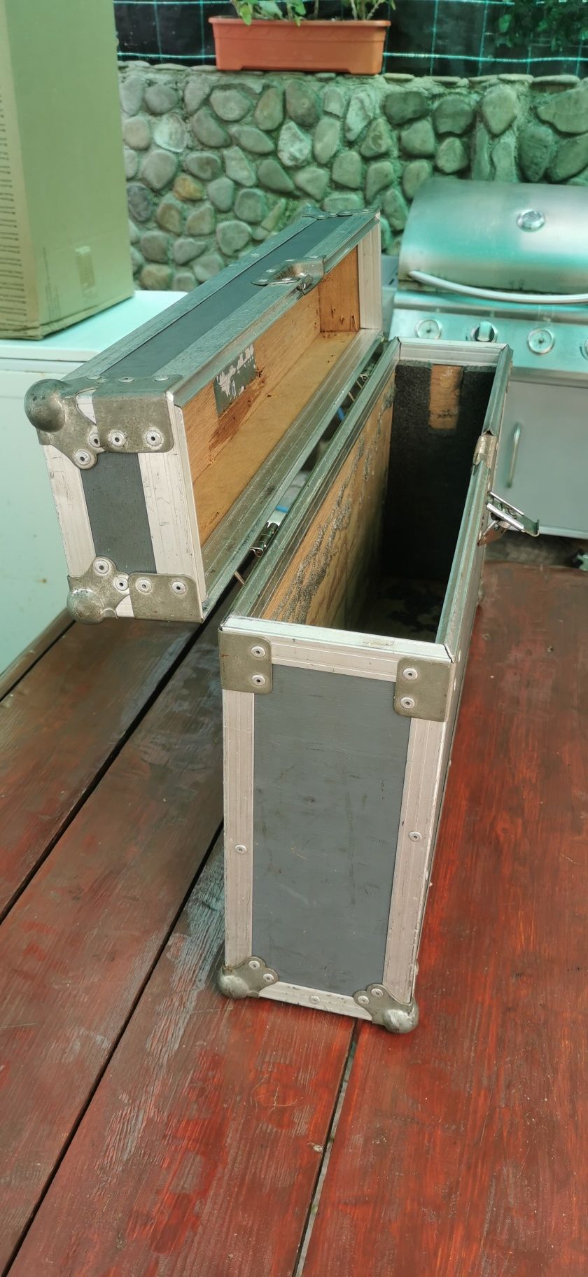 Vand case rack pentru cabluri