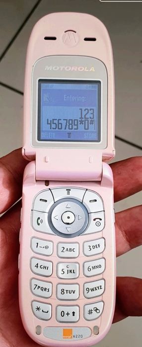 Motorola v220 cu încărcător original (orice rețea)