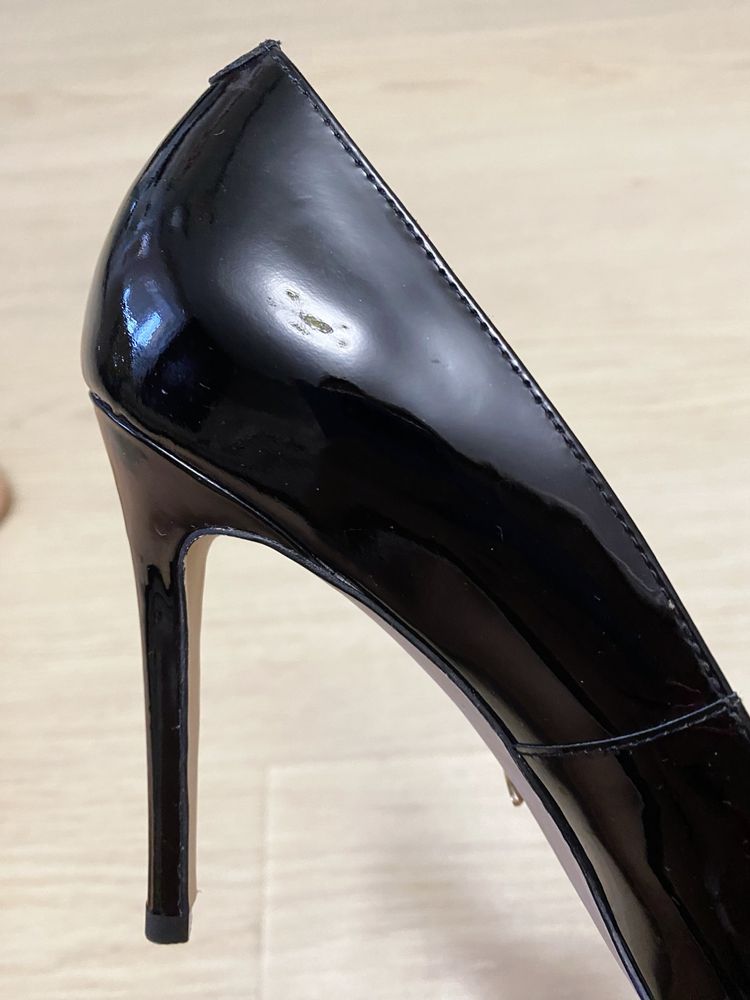 Классические туфли фирма  “Djovannia” 37 р-р в отличном состоянии