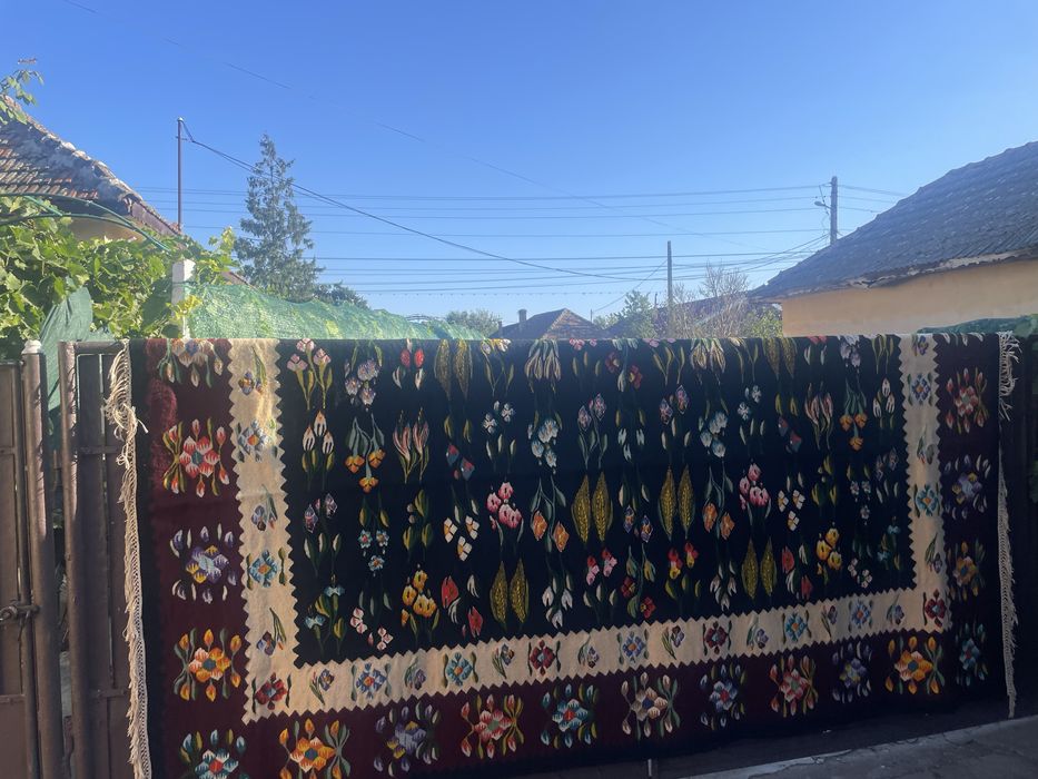 Vand covoare oltenesti