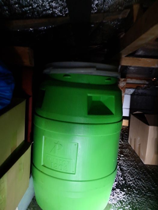Vând butoi varză 120 l
