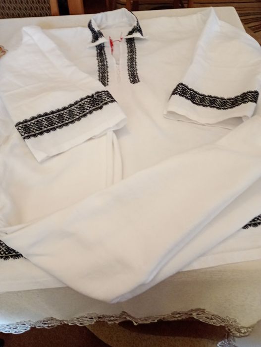 Cămașă națională cu poale și ițari
