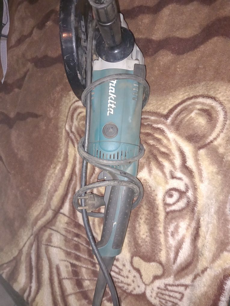 Polizor/flex unghiular Makita