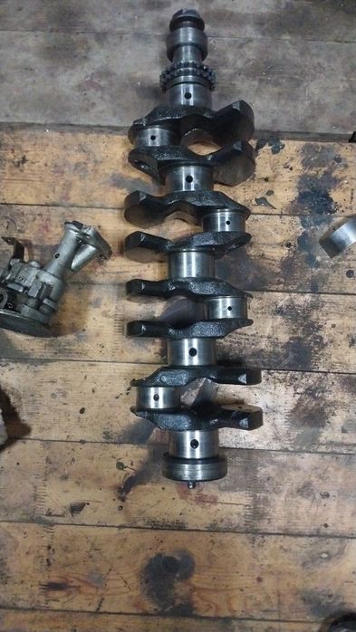 Продам каленвал 405 двигатель о,25 круг хорошем состоянии