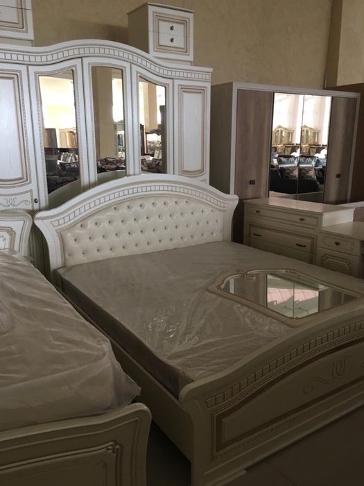 Спальный гарнитур