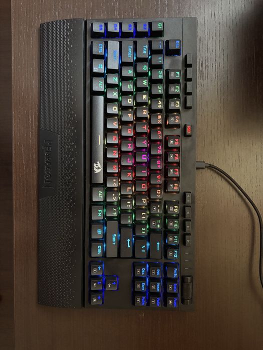 Tastatura Gaming Redragon Broadsword RGB Mecanica Blue Switch