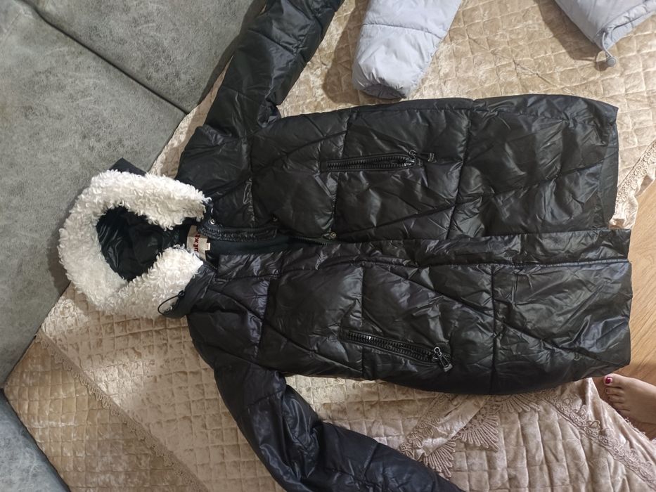 Продам зимнию куртку на девочку