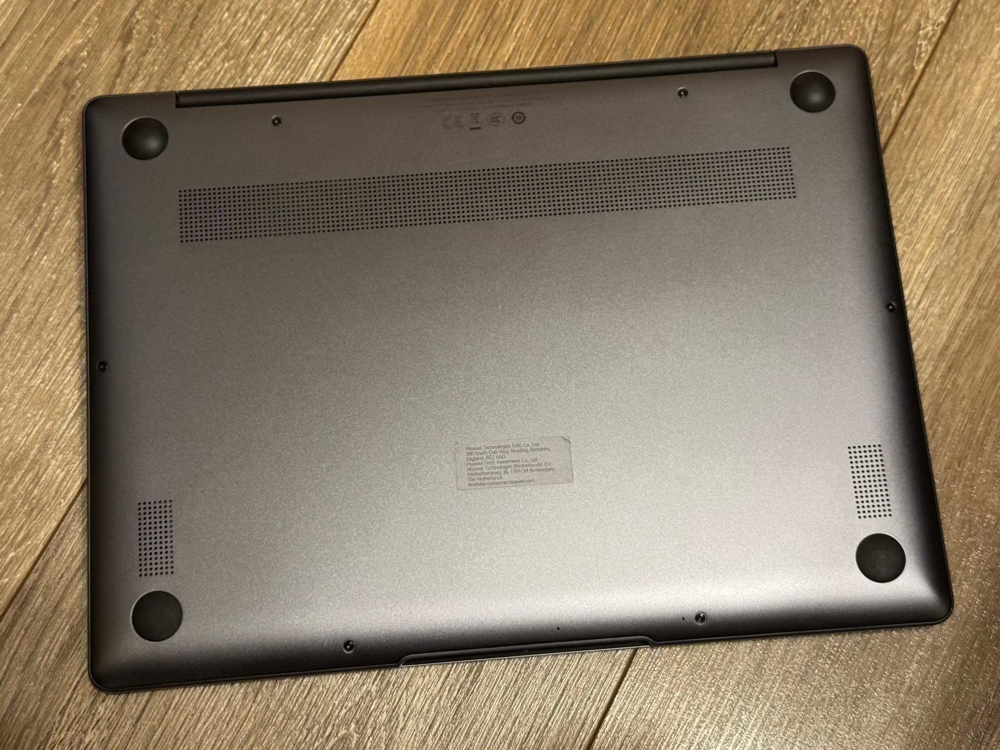 huawei matebook 13 Ryzen 5/8RAM/256SSD/2K Display