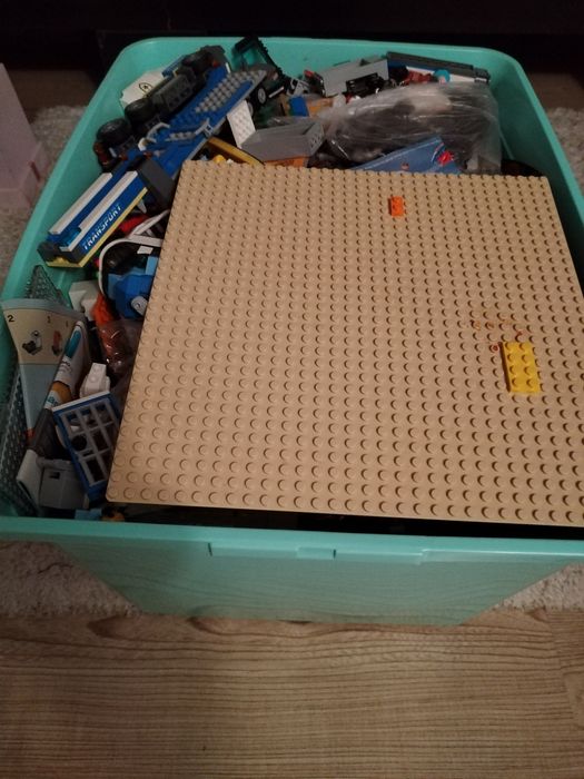 Piese LEGO dezasamblate