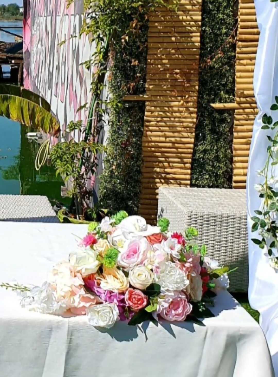 Aranjamente florale, din flori artificiale de vanzare