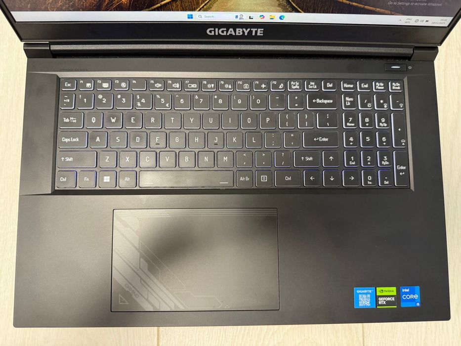 Laptop GIGABYTE G7 MF – NOU, cu placă video RTX 4050