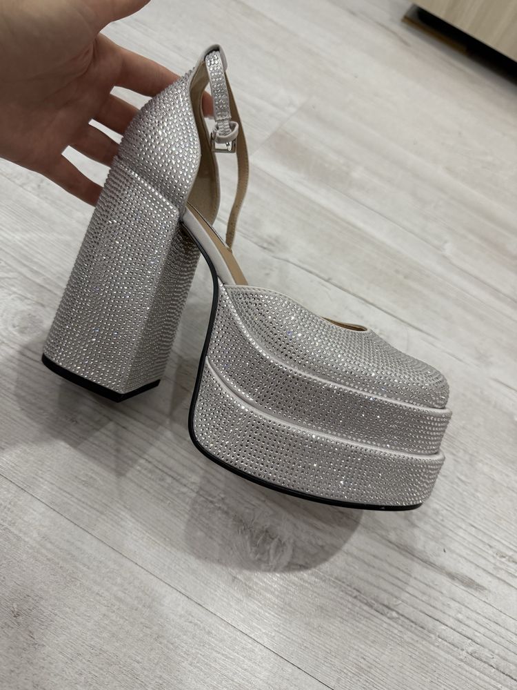 STEVE MADDEN обувки на ток