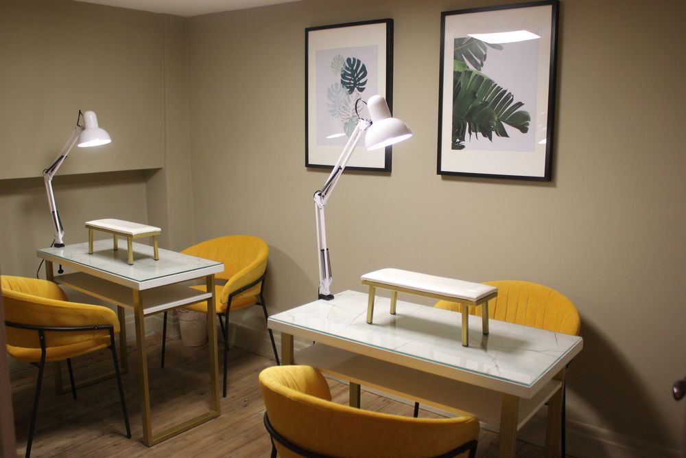 Сдаются в аренду места в стильном салоне красоты в центре Алматы