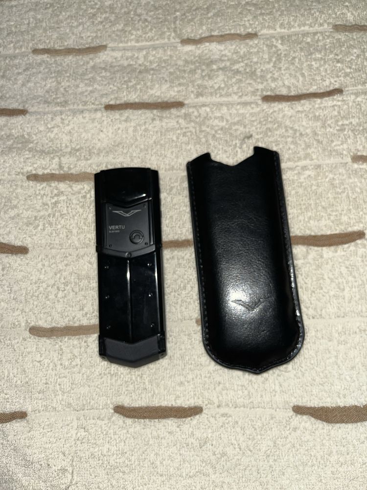 Срочно продаёться Vertu в хоршем состояний, в запчасть не работает SIM