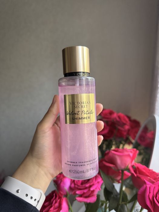 Оригинал спрей Victoria’s Secret  velvet petals с шиммером