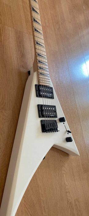 Chitară electrică Jackson JS1X Rhoads Minion AH FB Alb satinat
