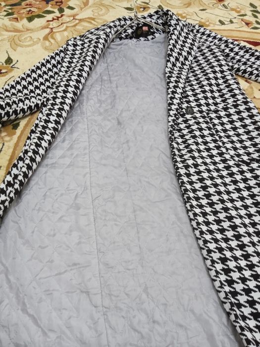 Ayollar paltosi sotiladi