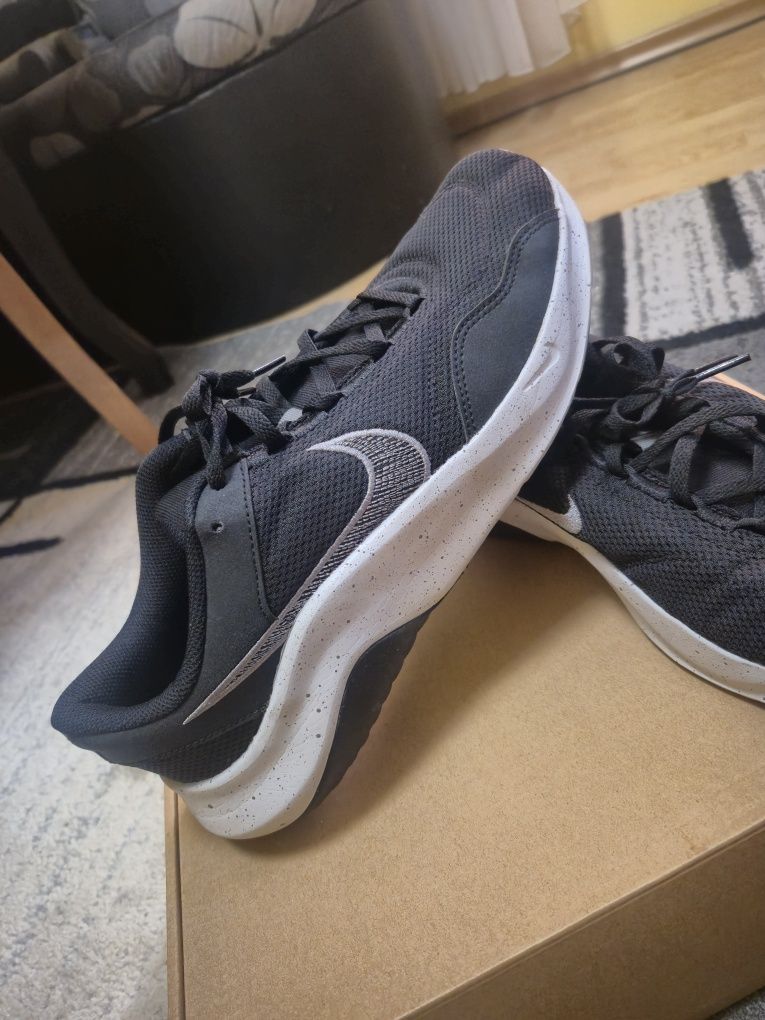 Nike legend essential 3 (нови)