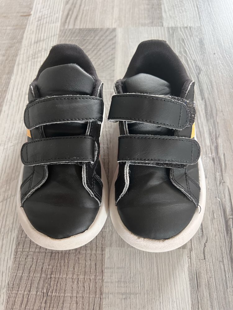 Маратонки ADIDAS