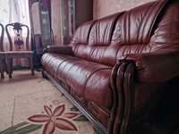 Кожаный диван +2 кресла в отличном состоянии