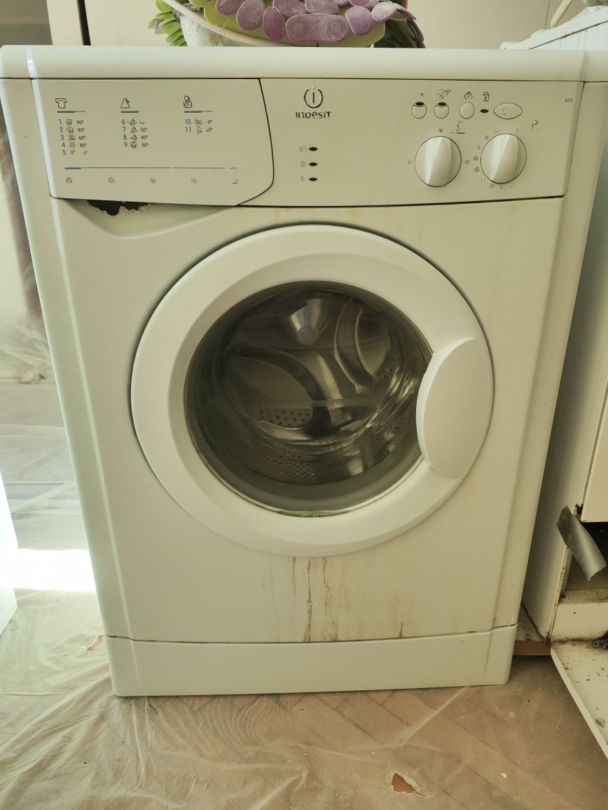 Продавам пералня INDESIT