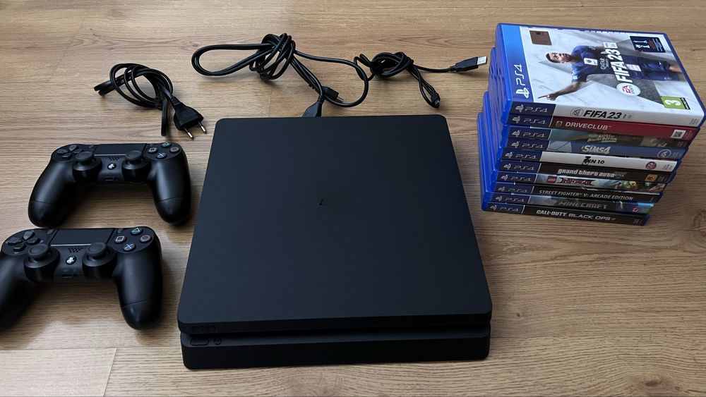 PS4 slim 500 GB с два джойстика и 10 игри