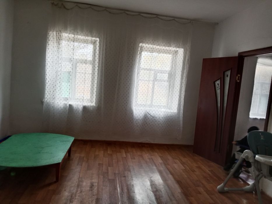 Продается дом 5 комнат есть сарай гараж курятник