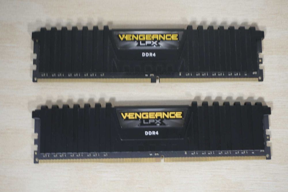 16GB (2x8) DDR4 RAM памет Corsair Vengeance LPX 3000/CL15 / вкл ДДС