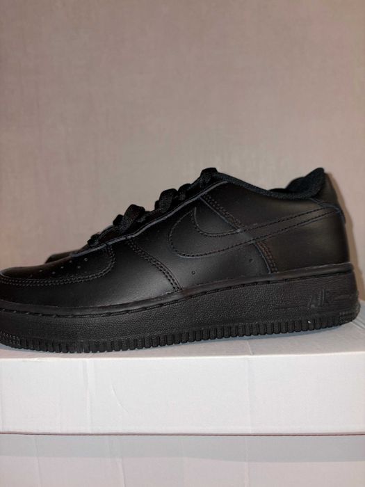 Nike Air Force 1 LV8/LE "Triple Black" - Номер 38