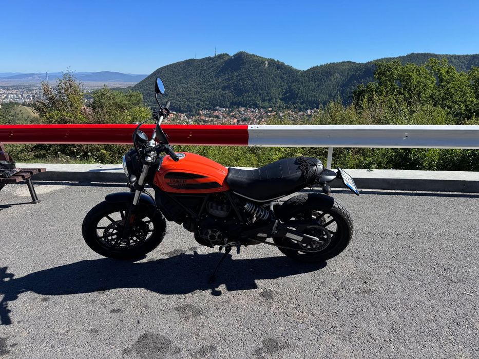 Ducati Scrambler sixty2
