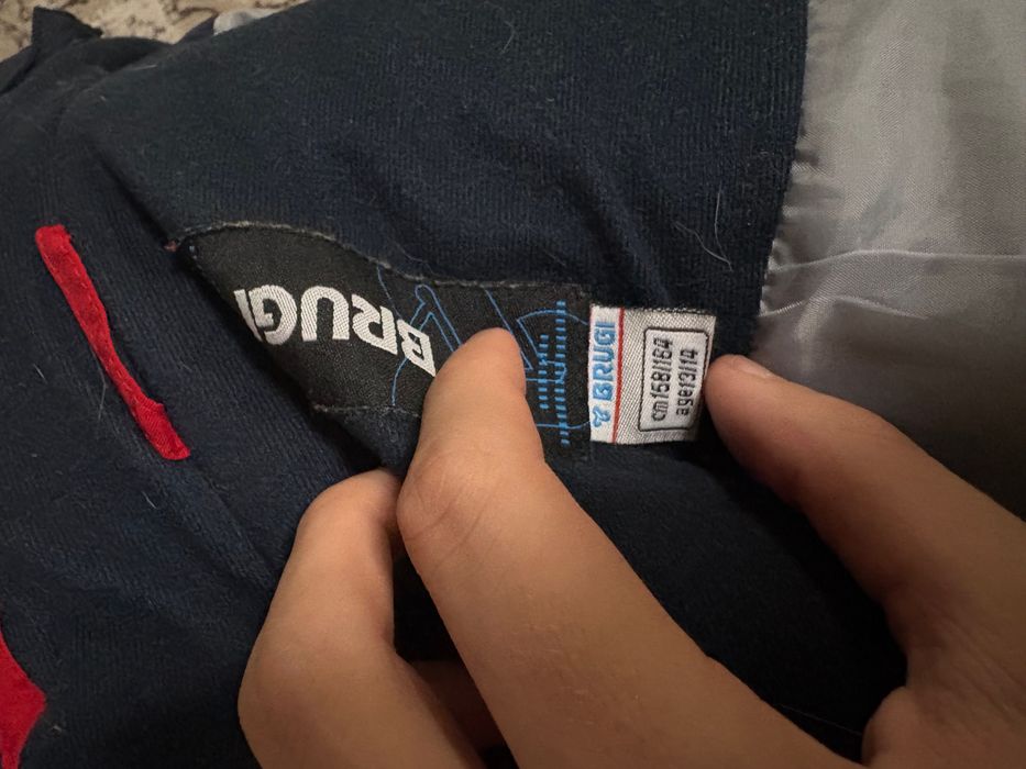 Продавам яке brugi.Размера на якето се вижда на едната от снимките