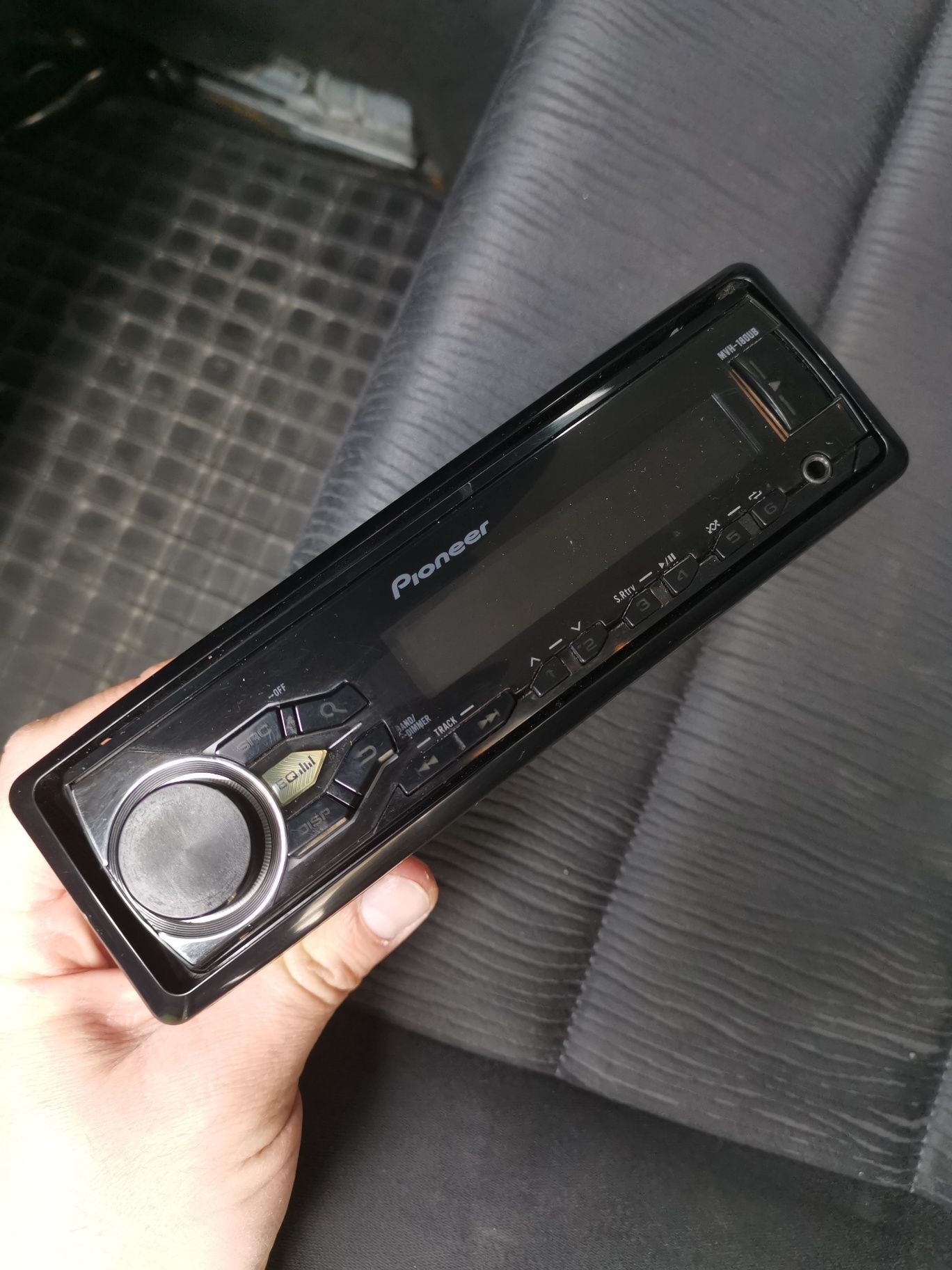 Pioneer Mvh 180ub