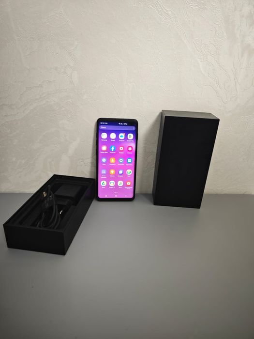 Продам самсунг S10+ 512г