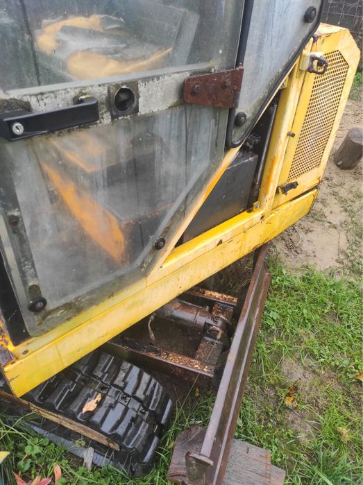 mini excavator kubota motor in trei pistoate