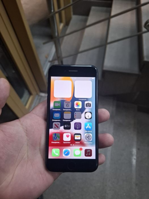 Продам телефон iPhone 7 память 32гб