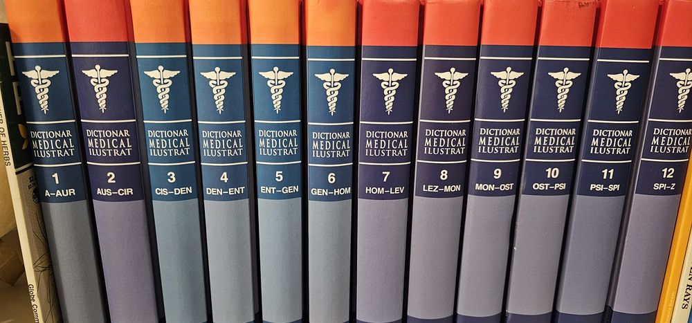 Vand Dicționar Medical Ilustrat 12 Volume
