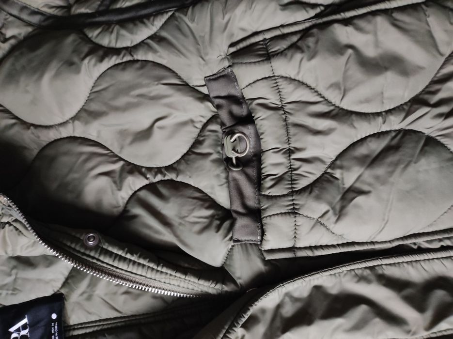 Стилно олекотено яке Zara