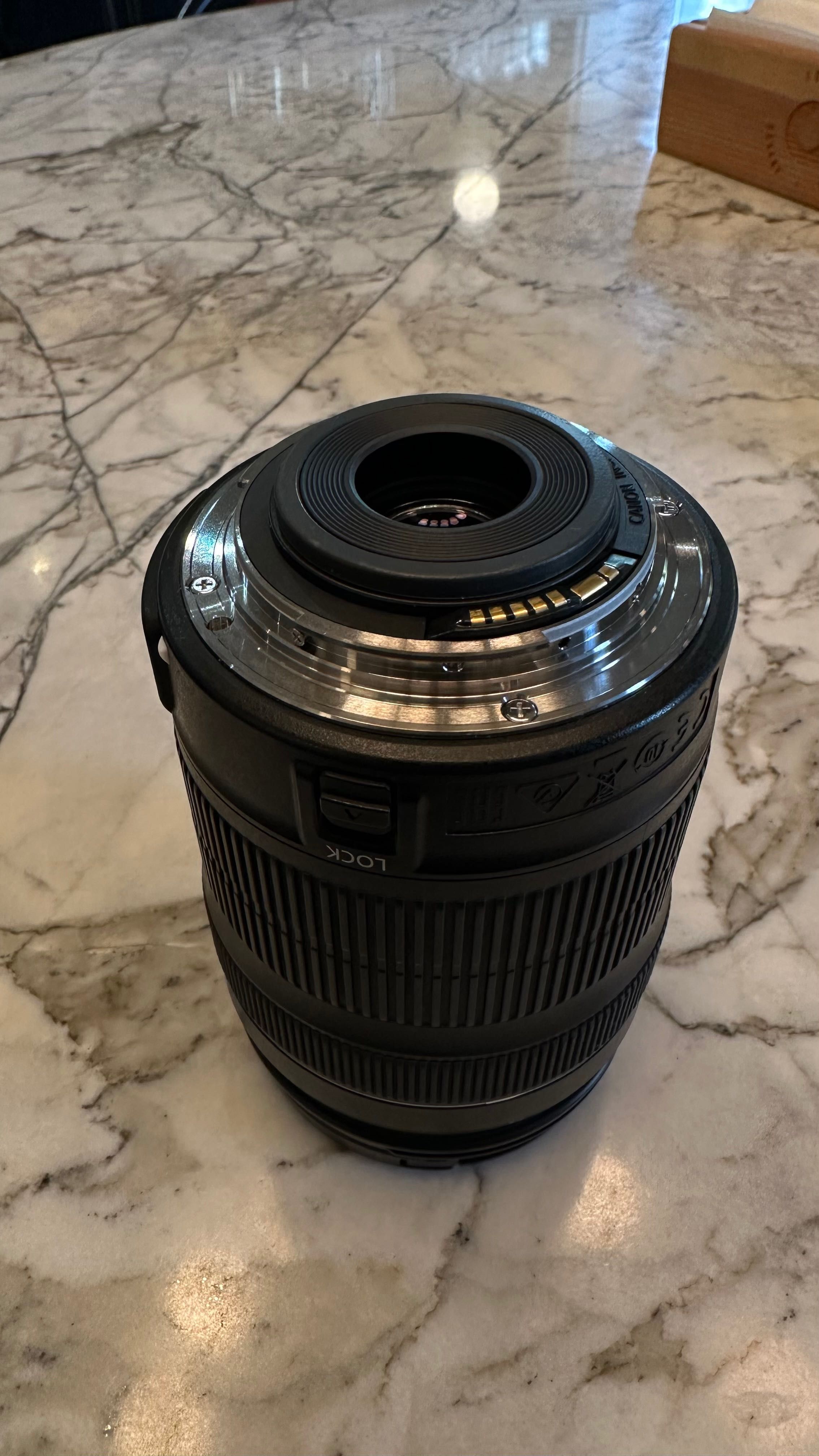 Canon Zoom Lens  EF-S 19-135 mm