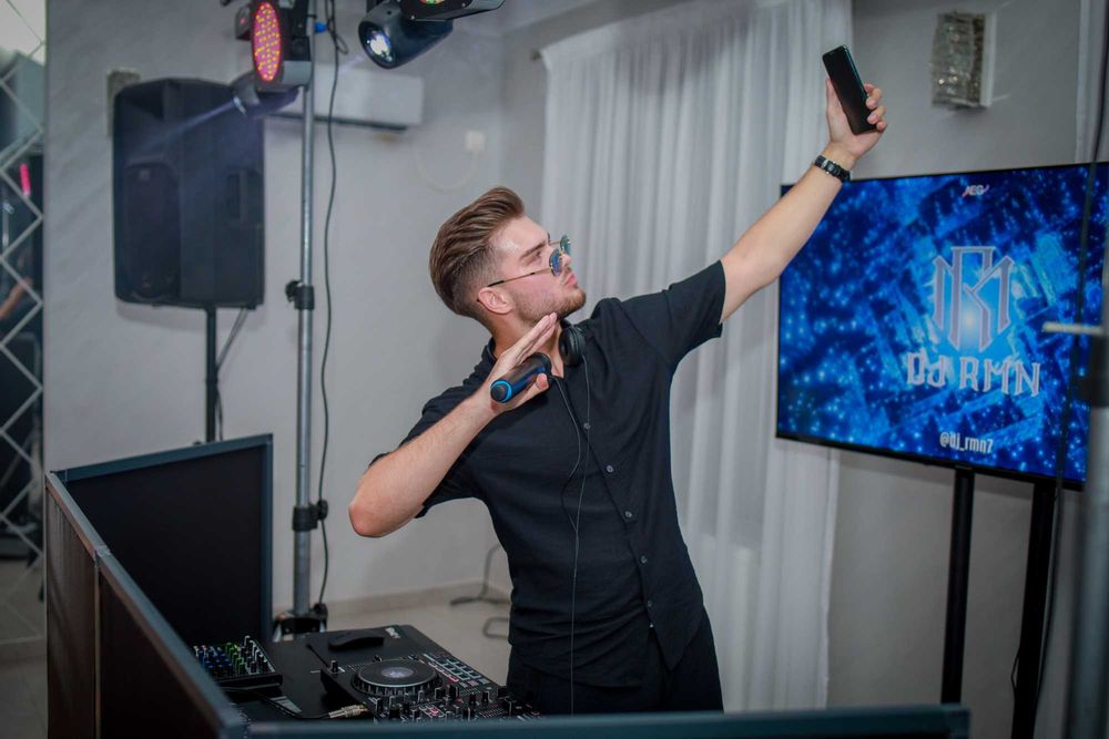 DJ profesionist (Disponibil Crăciun & Revelion) – Evenimente private