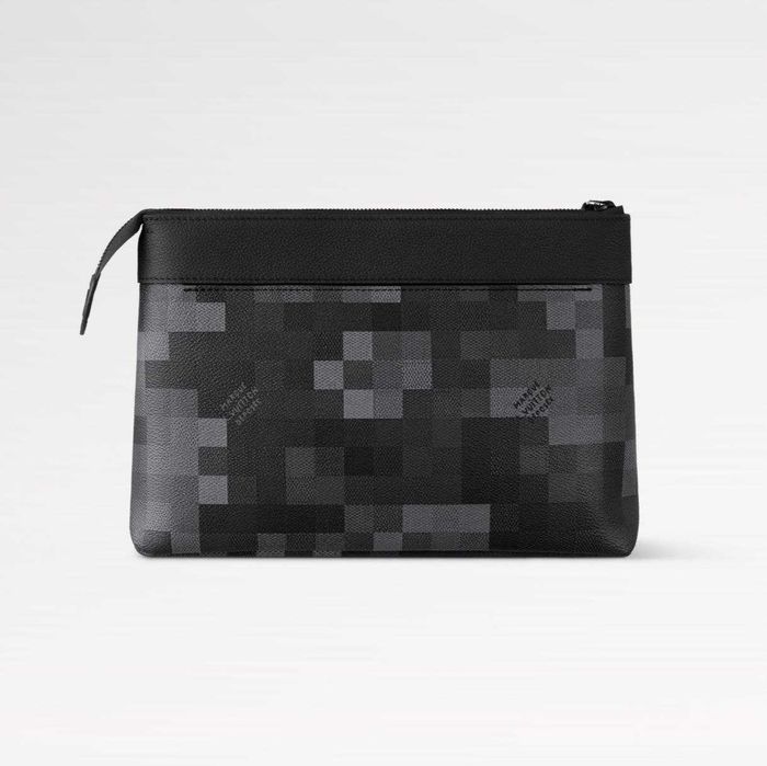 Кожена чанта с чип NFC - Louis Vuitton клъч 2026