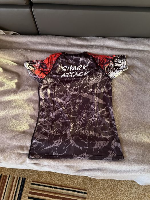 Спортна тениска “Shark Attack