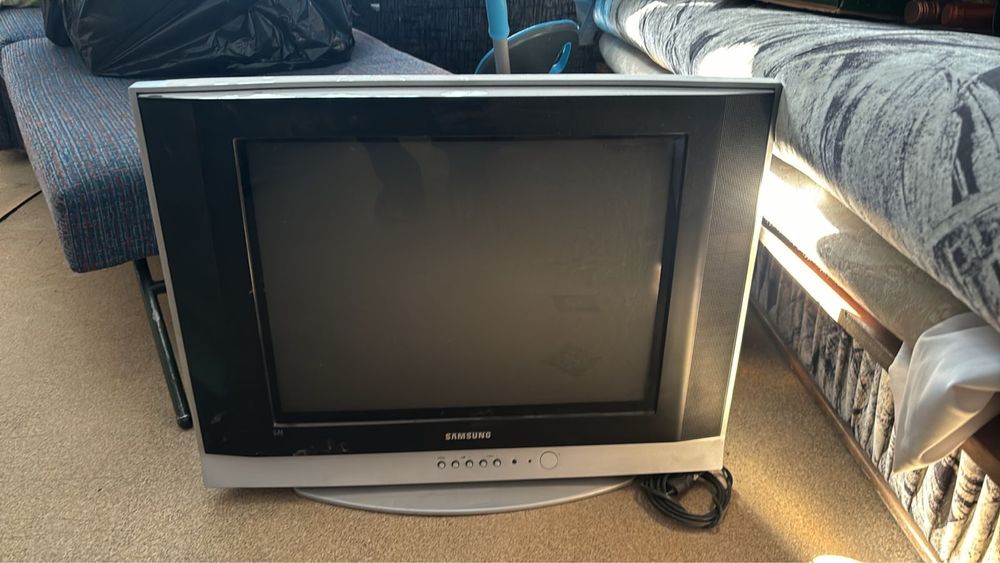 Телевизор Самсунг  в рабочем состоянии