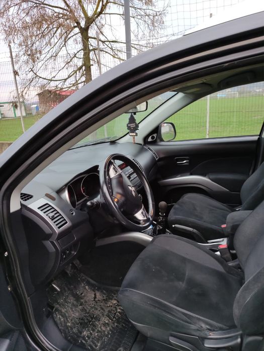Vând Mitsubishi Outlander 4X4