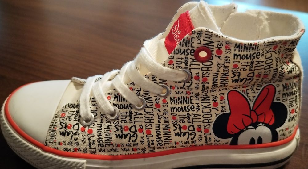 Bascheți fete, marca Disney, mărimea 34.